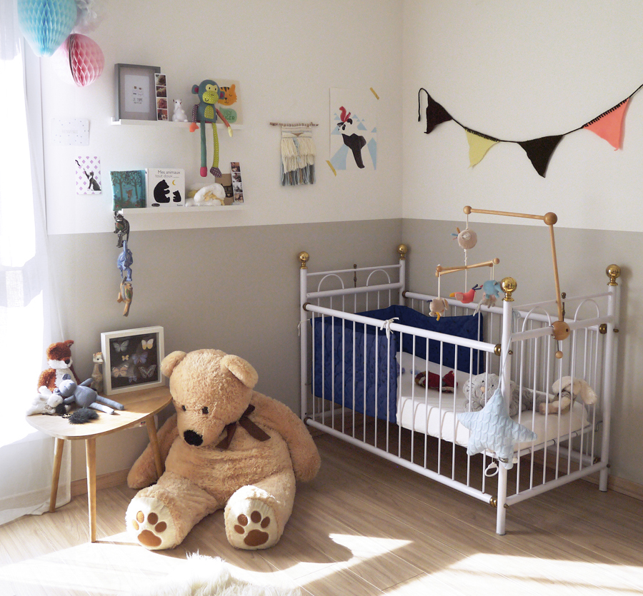 Décoration chambre bébé près d'Annecy, couleurs douces, gris, blanc, taupe ...