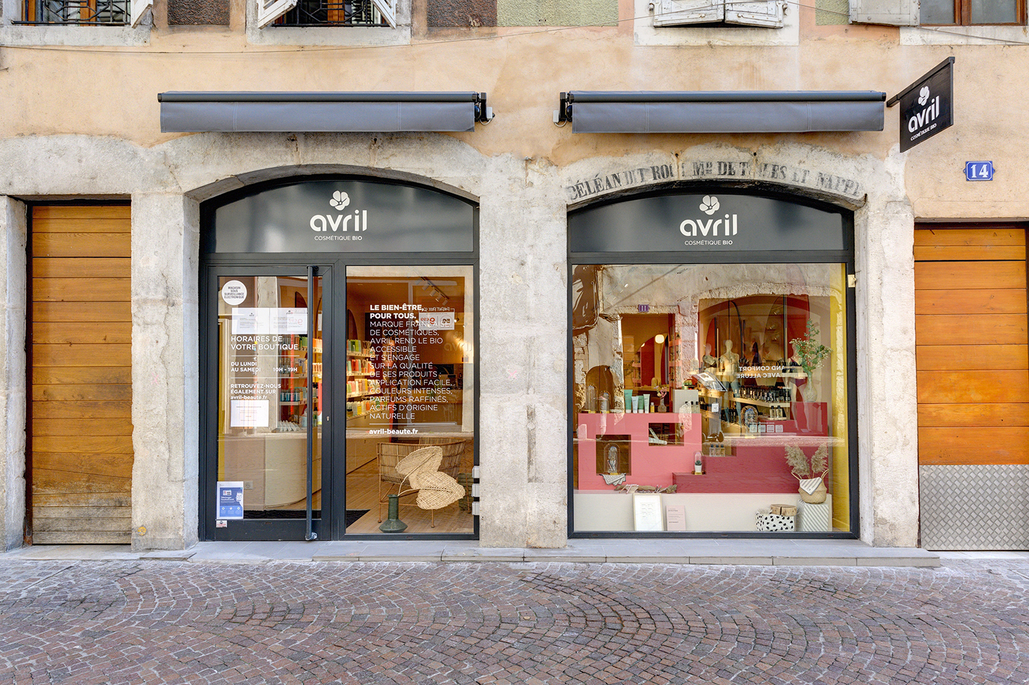 vitrine du magasin avril annecy