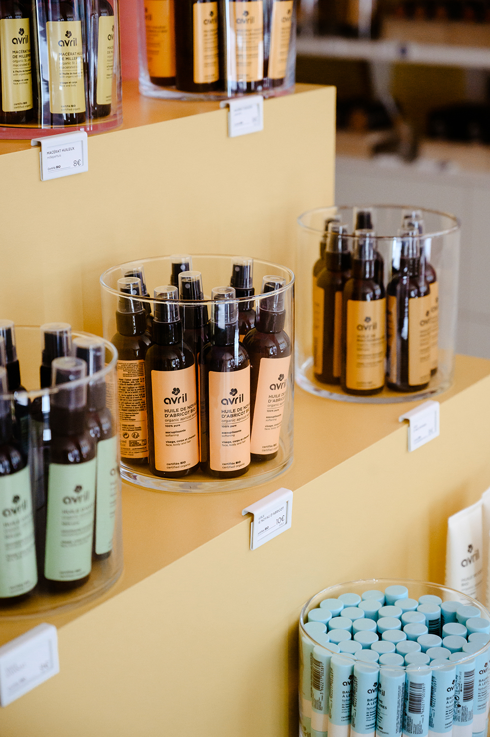 noesis-annecy-avril-shop-cométique-bio-présentoir