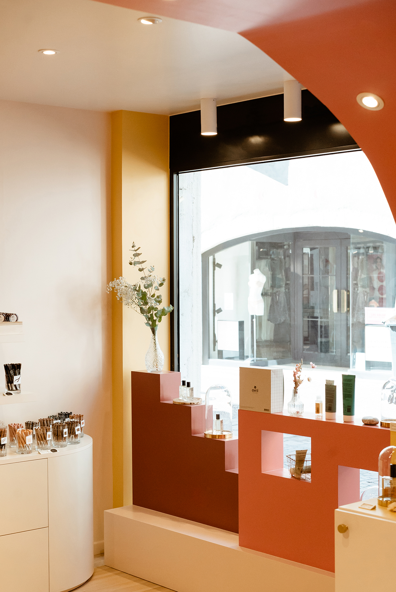noesis-annecy-avril-shop-vitrine-boutique