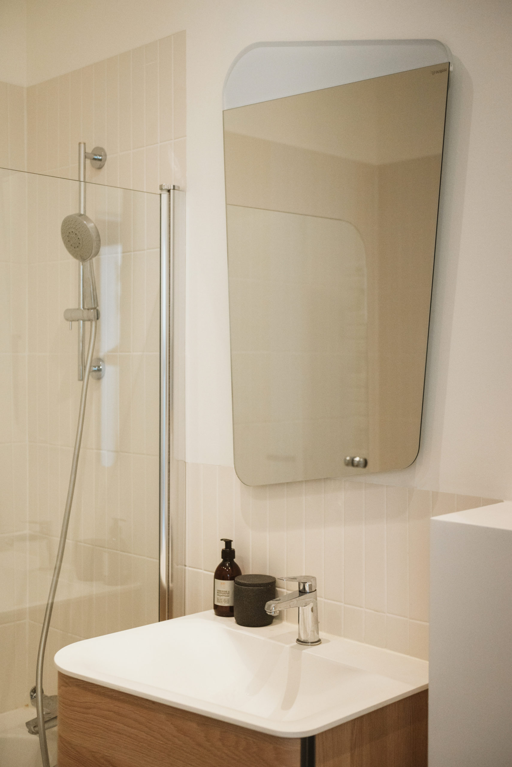 cuisine blanche épurée et minimaliste Annecy