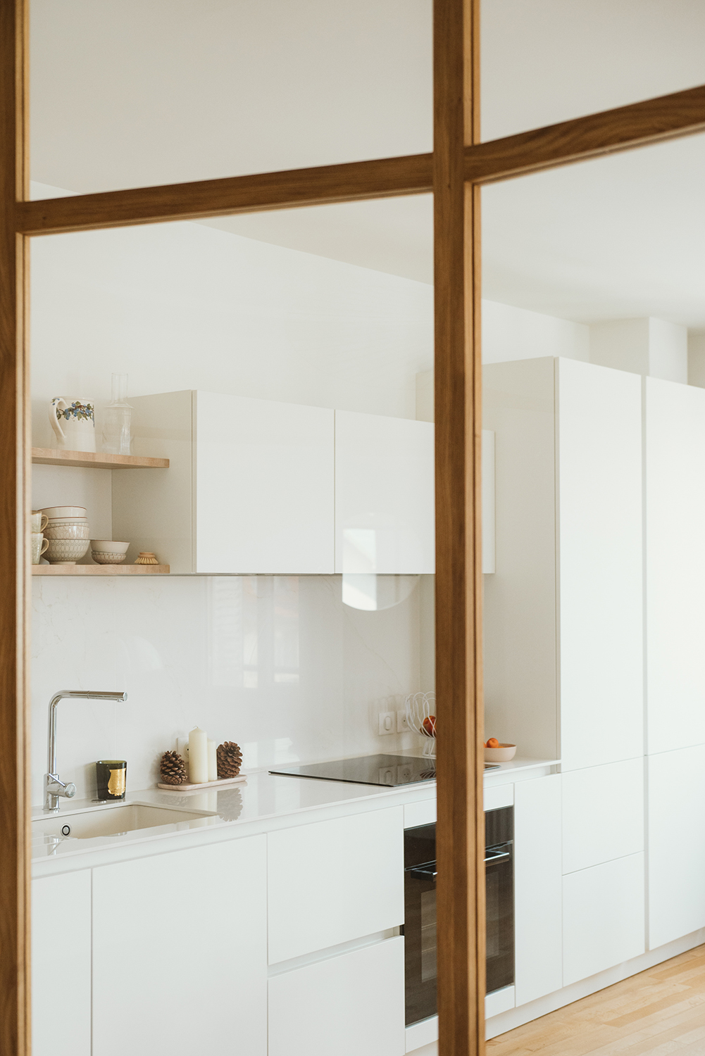 verrière sur mesure en bois pour délimiter les espaces